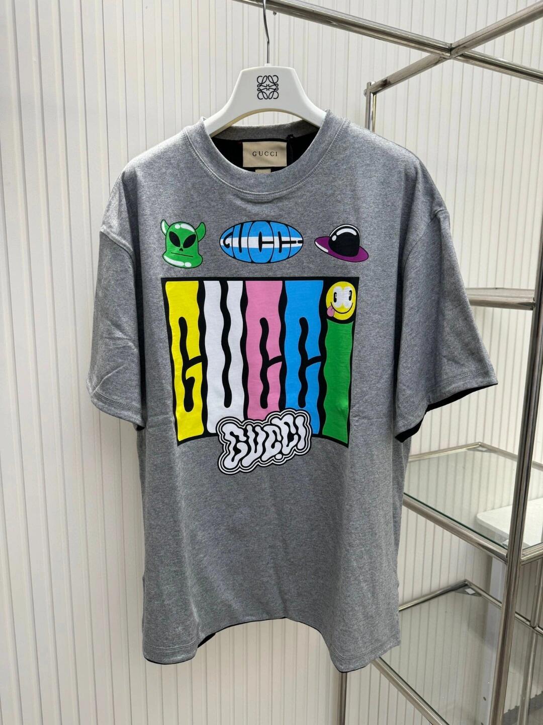 Collection capsule de tee-shirts réversibles à manches courtes