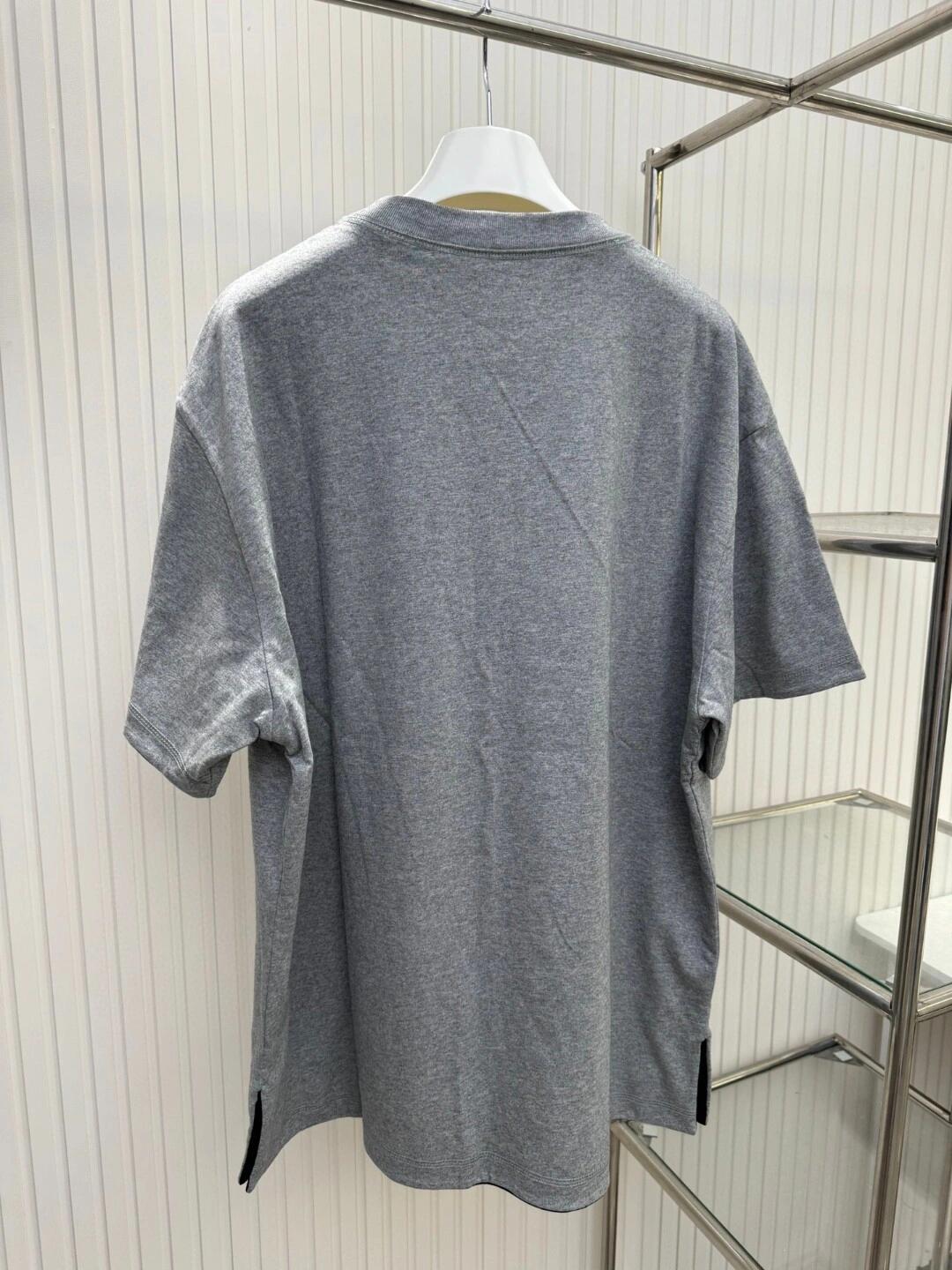 Collection capsule de tee-shirts réversibles à manches courtes