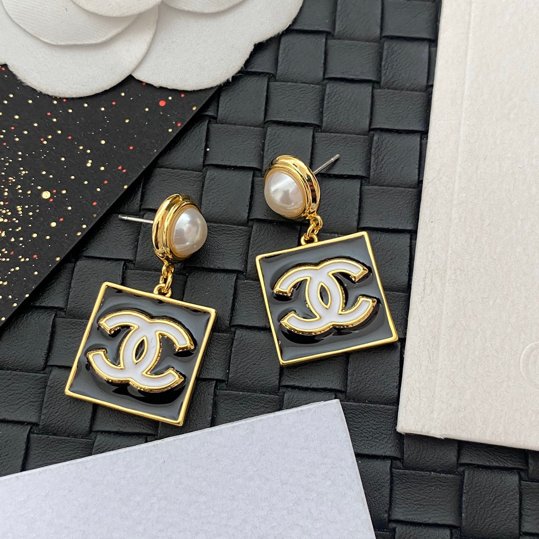 Pendientes de perlas cuadrados de estilo vintage