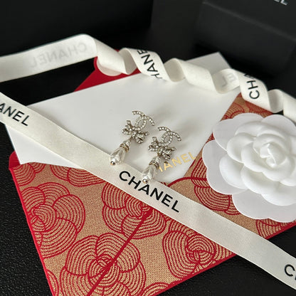 Pendientes de lazo de diamante y perlas