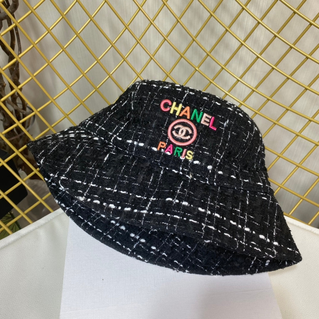 Bob brodé coloré et tendance