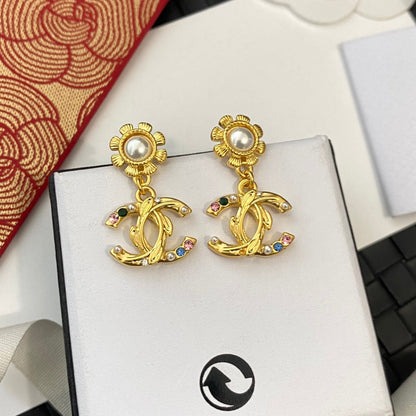 Pendientes Florales Dorados de Moda