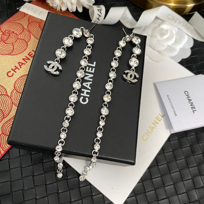 Pendientes largos de diamantes de moda