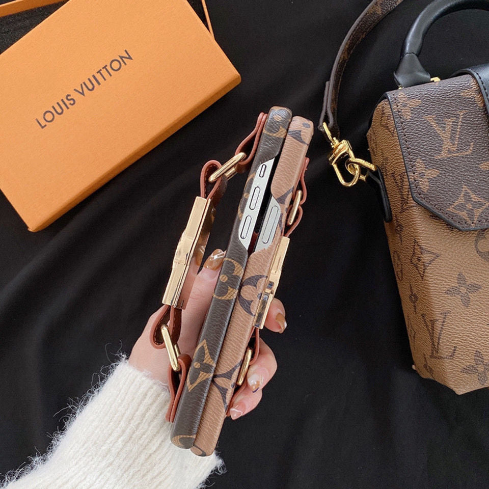 Étui-bracelet en cuir imprimé monogramme