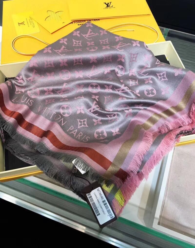 Carré en soie coloré à bords gaufrés