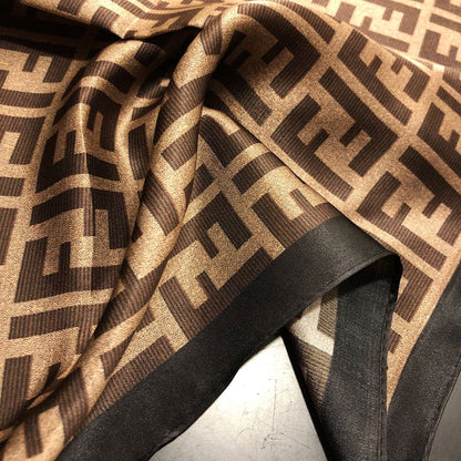 F Foulard Carré Élégant