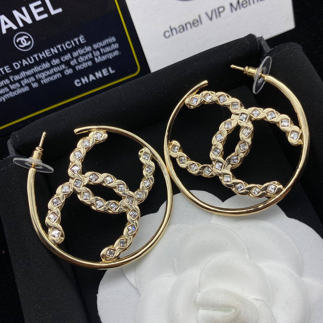 Arracadas de oro con inicial de diamante