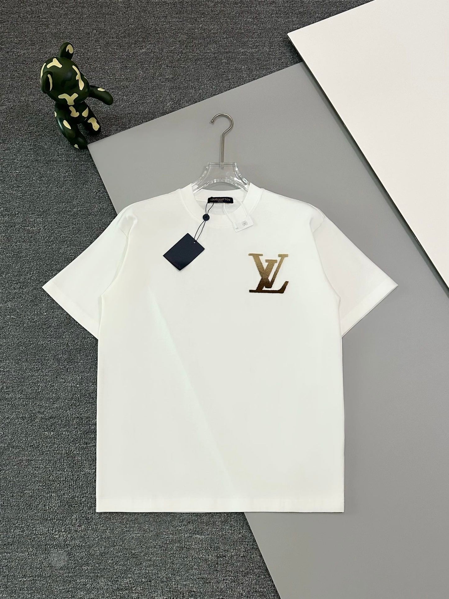 T-shirt brosse à dents monogrammé or, nouveau classique 1105