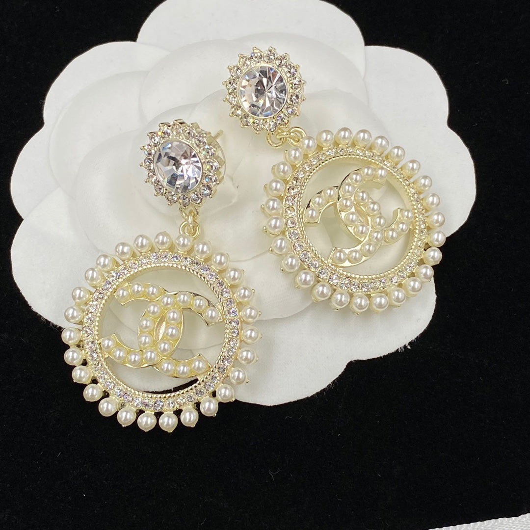 Pendientes de Perlas y Diamantes con Temperamento