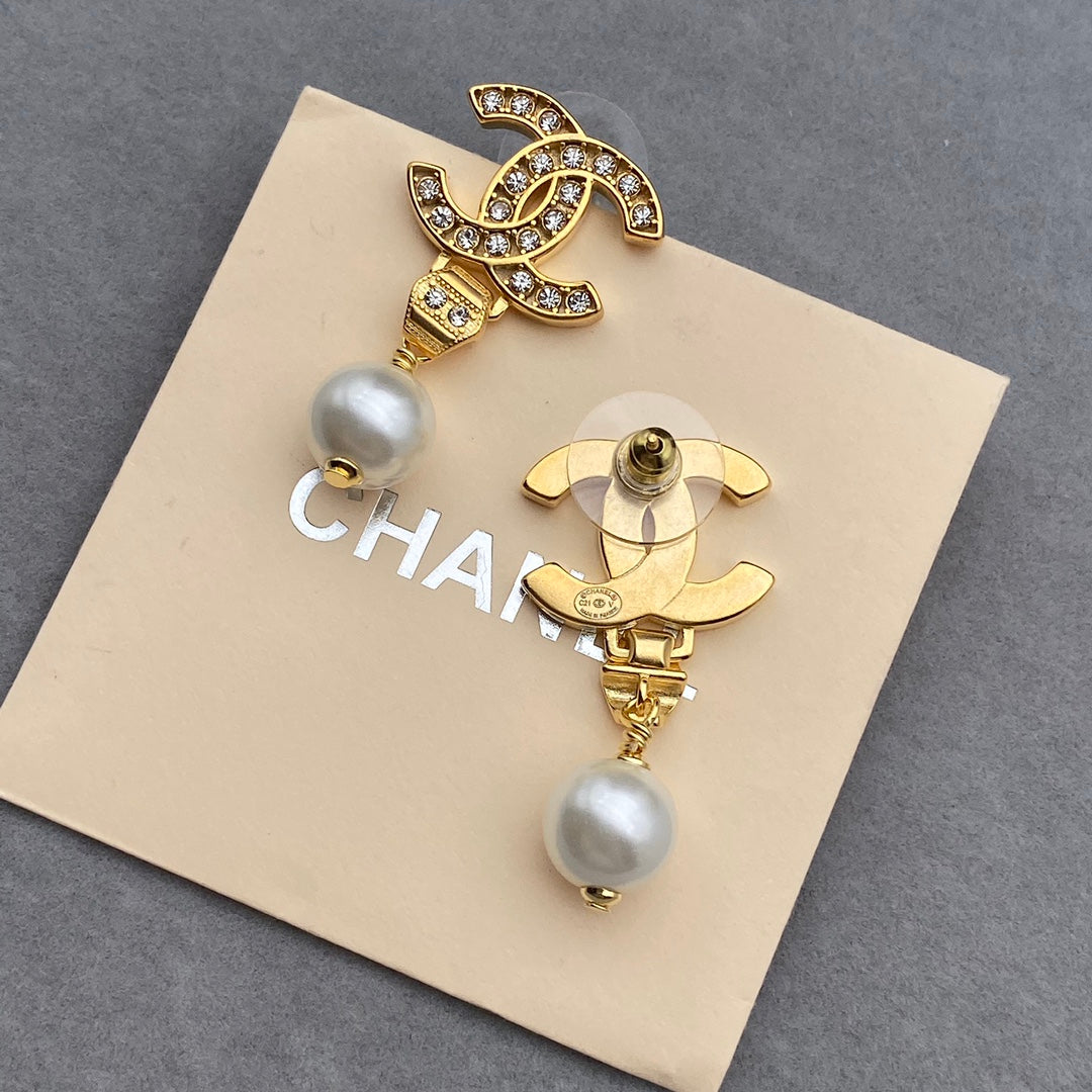 Boucles d'oreilles perles lettres zircon