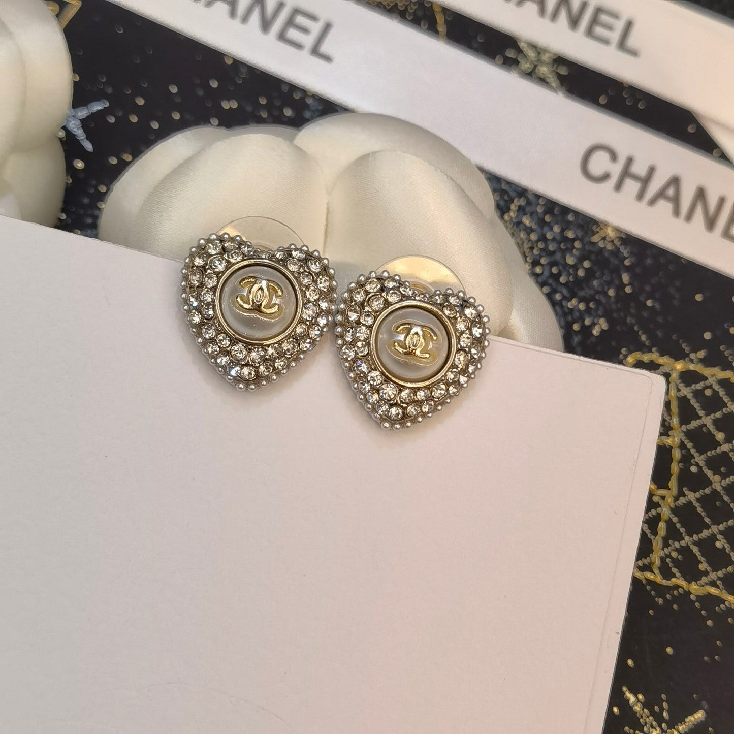 Pendientes de botón vintage con forma de corazón y diamantes