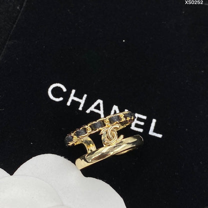 Bague ouverte en cuir avec cordon de tempérament
