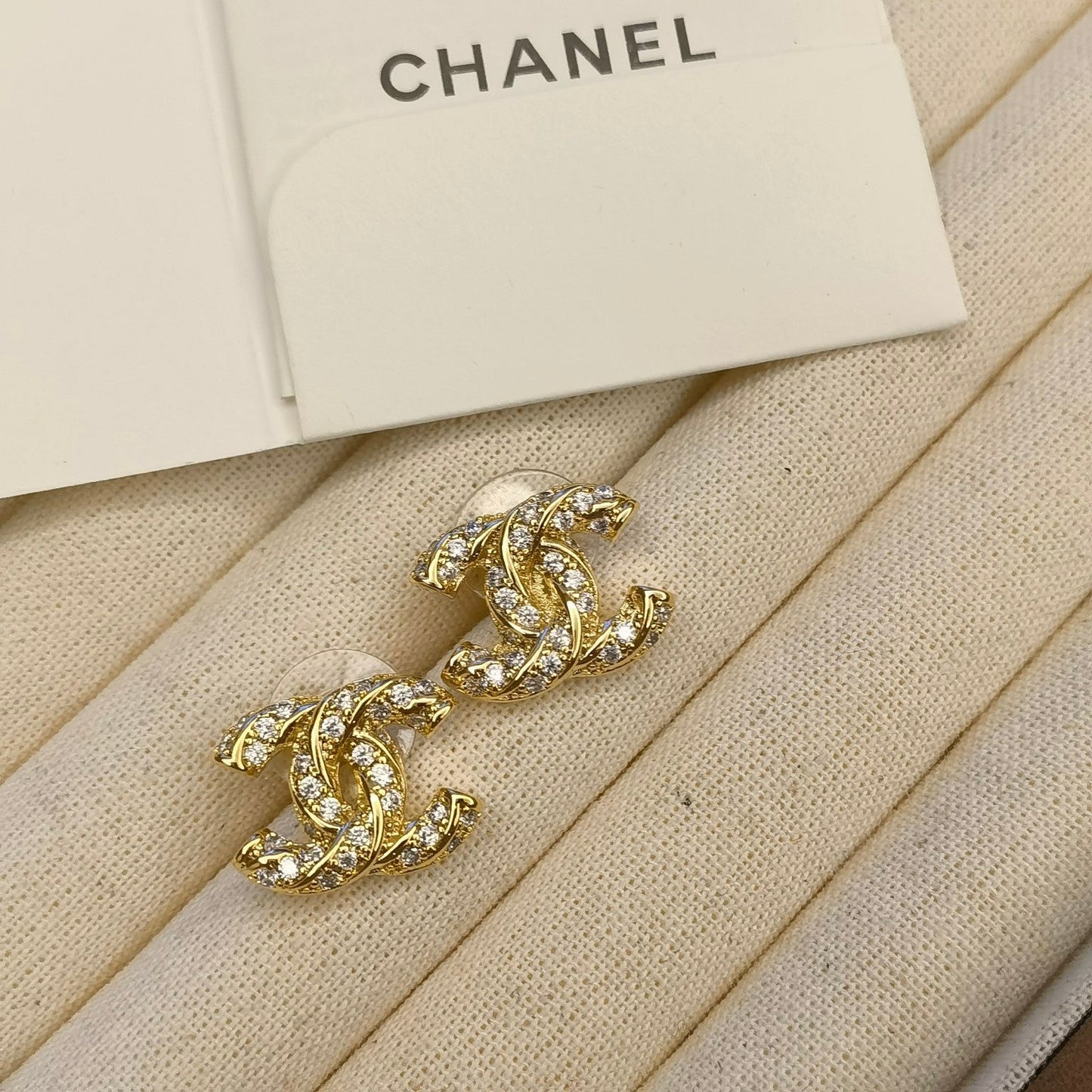 Clous d'oreilles logo étincelants en zircon