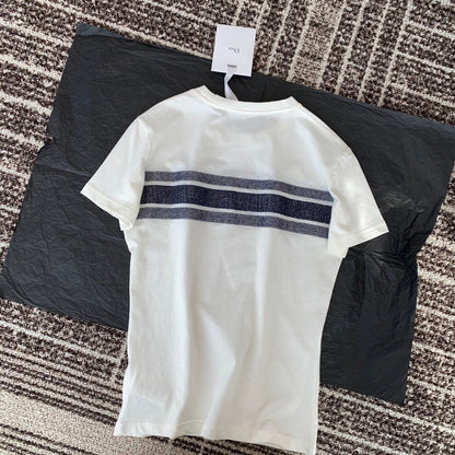 T-shirt brodé en fil teint par nouage