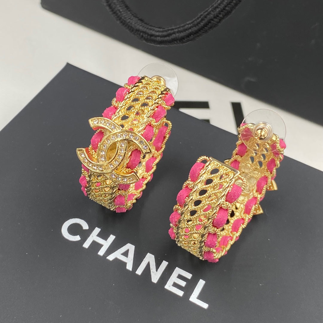 Pendientes de medio aro de cuero rosa