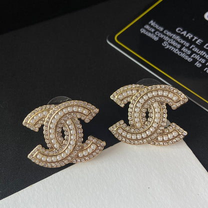 Boucles d'oreilles clous lettre perle diamant