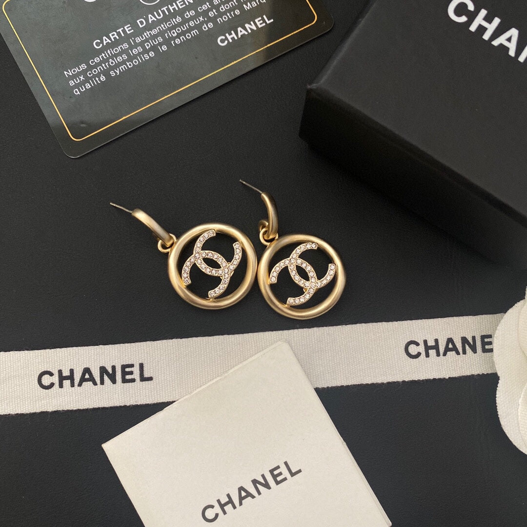 Petites boucles d'oreilles rondes