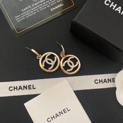 Petites boucles d'oreilles rondes