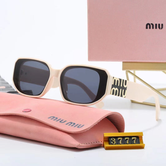 Nuevas gafas de sol con montura cuadrada