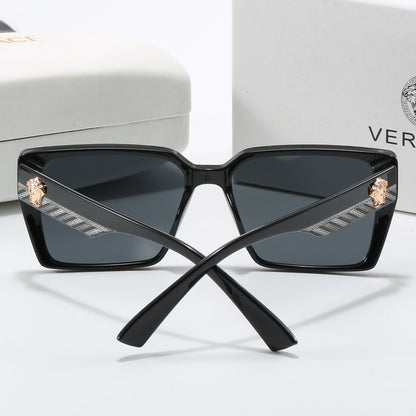 Lunettes de soleil Médusa carrées vintage
