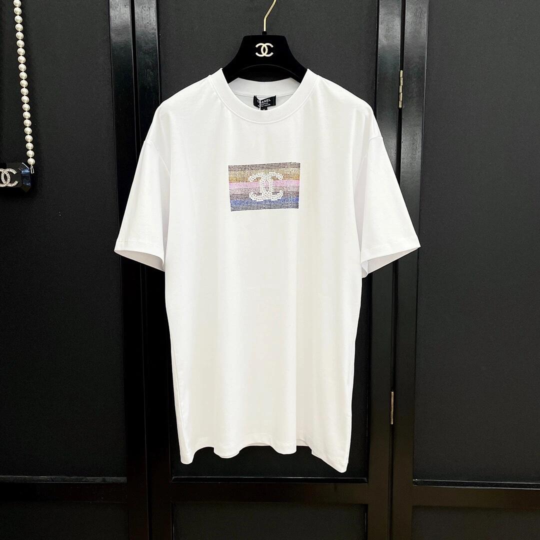 T-shirt court à strass arc-en-ciel