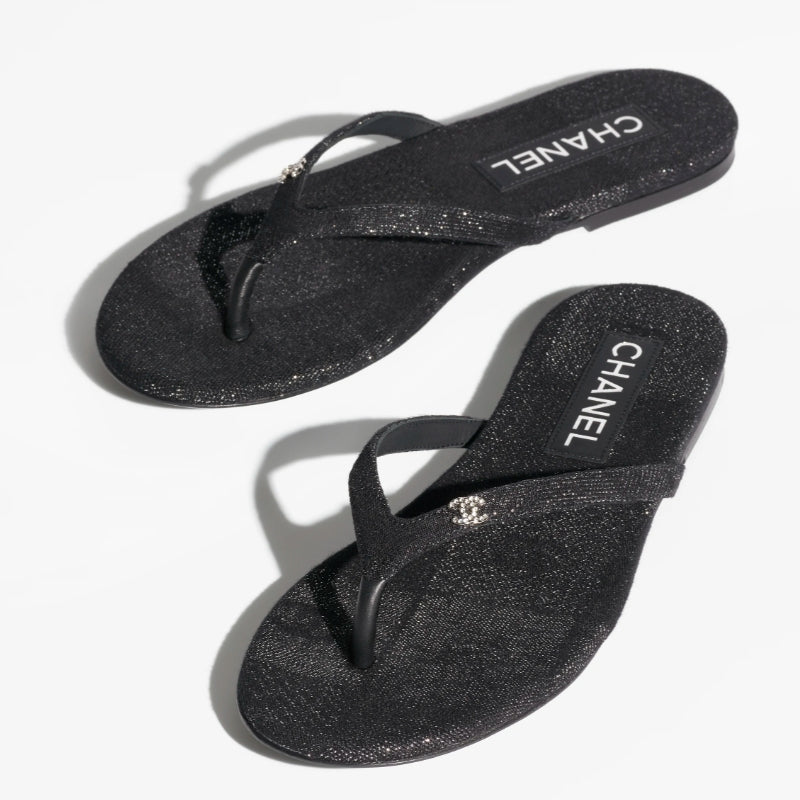 Chanclas con logotipo de pedrería