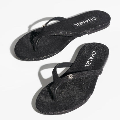 Chanclas con logotipo de pedrería