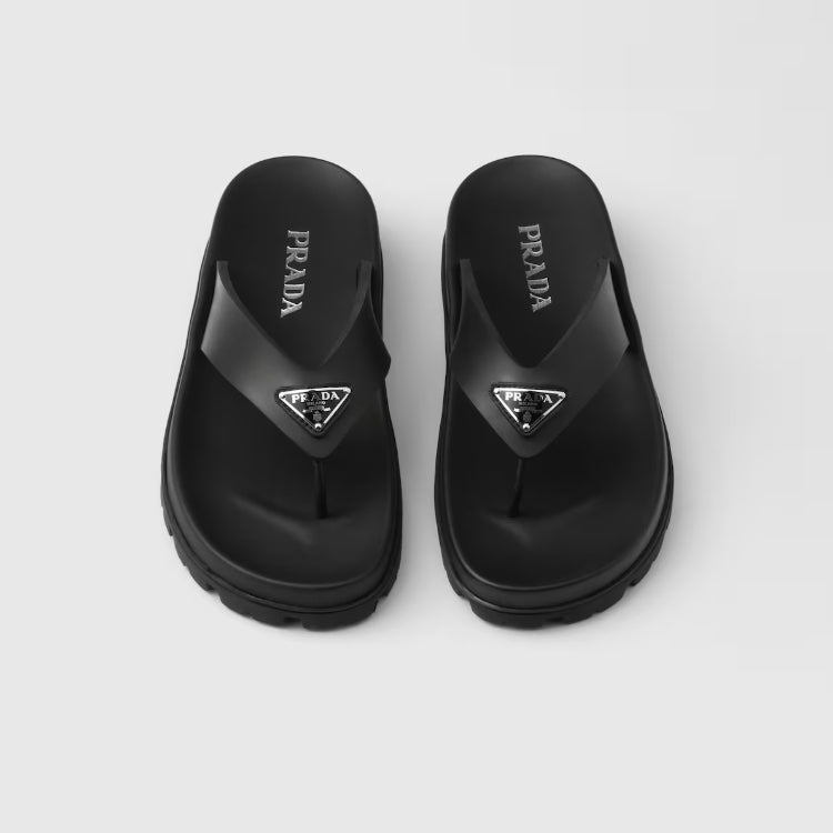 Chanclas de goma con logo de triángulo
