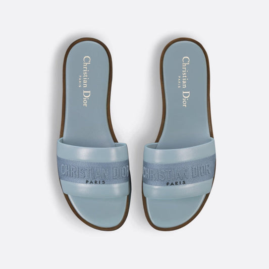 Mules en veau uni et coton brodé