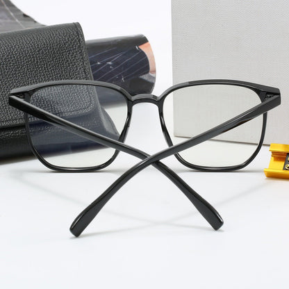 Lunettes à monture carrée transparente