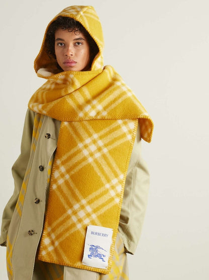 Écharpe à Capuche en Laine Jacquard à Carreaux
