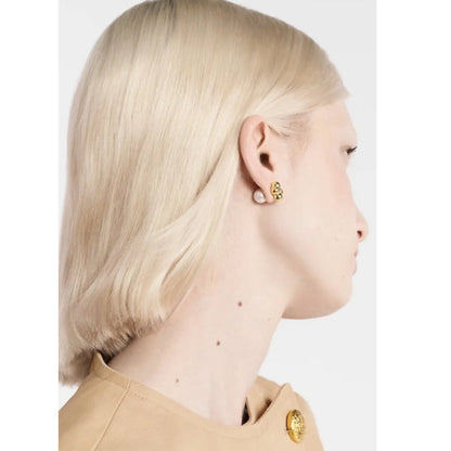 Boucles d'oreilles asymétriques en perles et fleurs