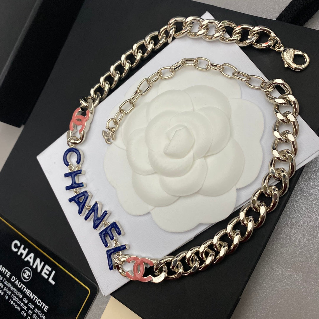 Collier logo à grosse chaîne