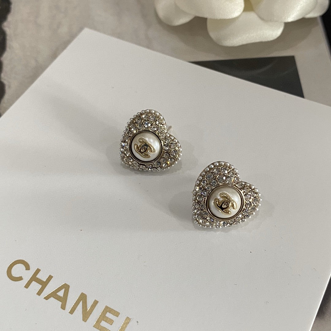 Pendientes de botón vintage con forma de corazón y diamantes