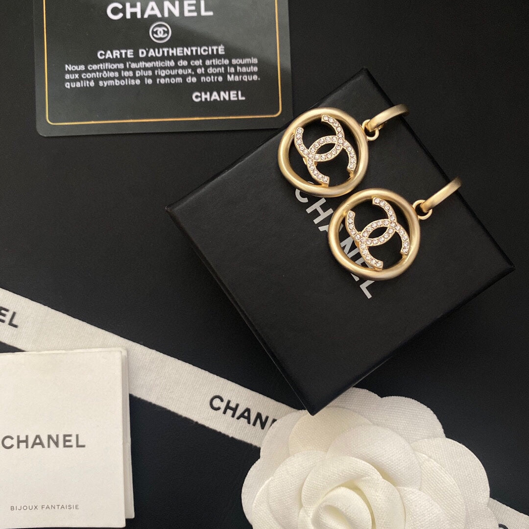 Petites boucles d'oreilles rondes