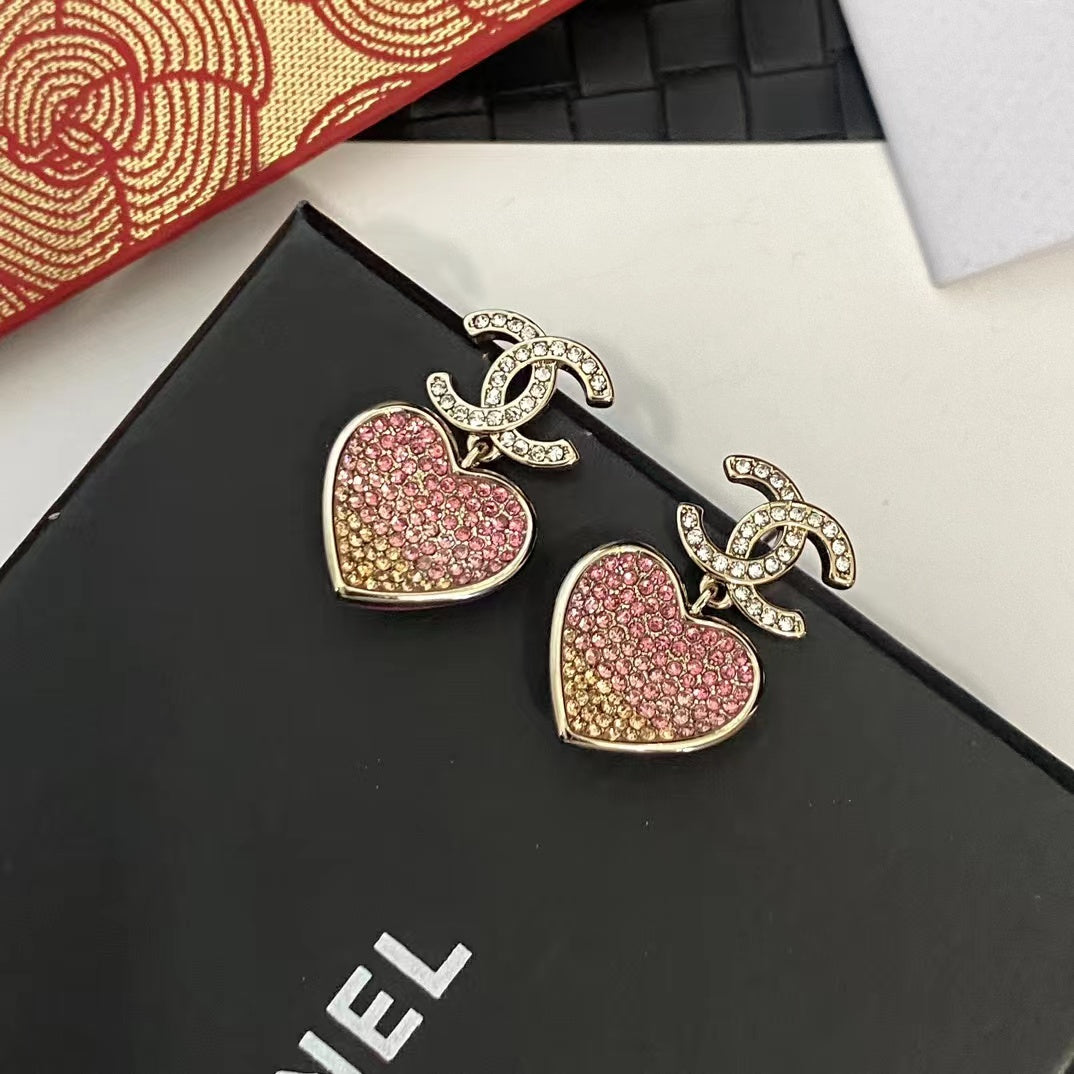 Elegantes pendientes de corazón de diamante