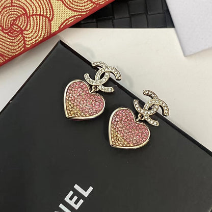 Elegantes pendientes de corazón de diamante