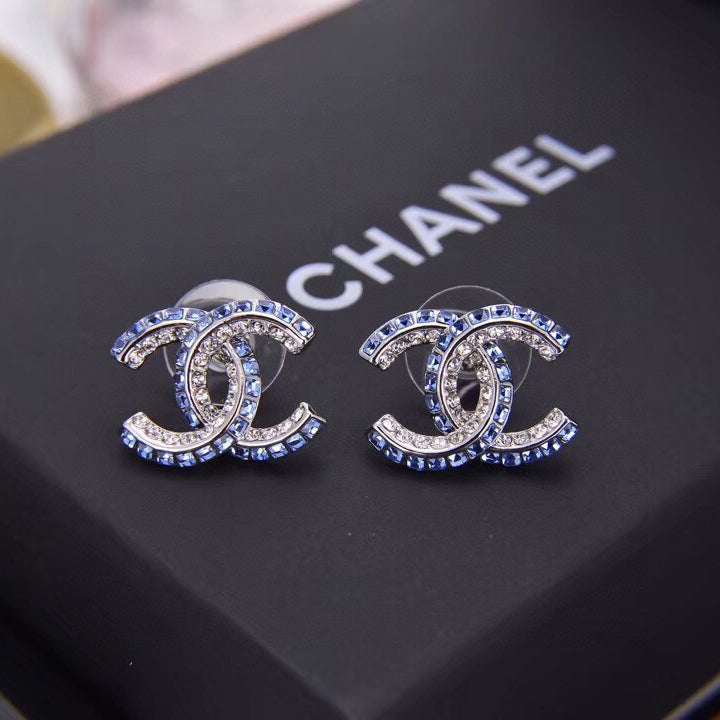 Boucles d'oreilles lettre diamant double rangée bleues