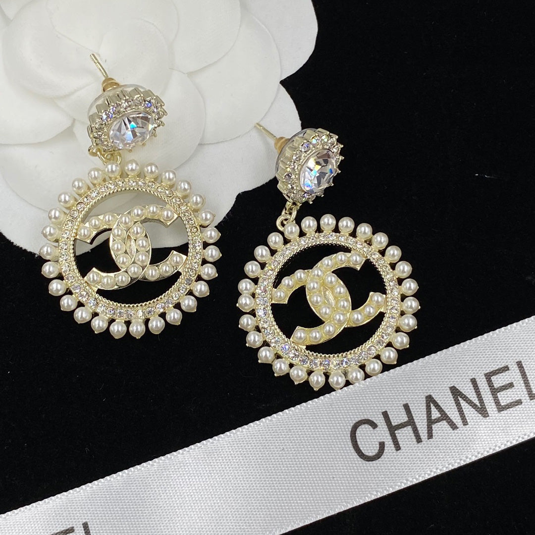 Pendientes de Perlas y Diamantes con Temperamento