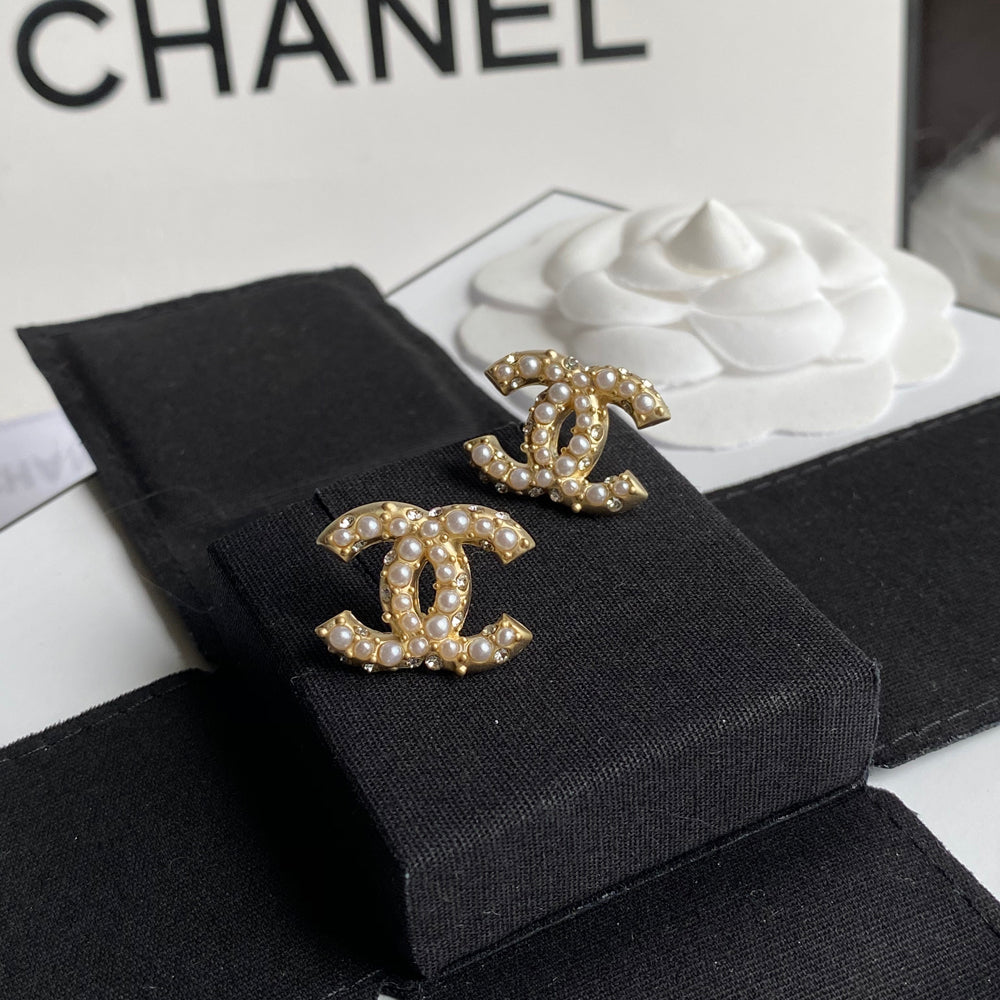 Boucles d'oreilles clous uniques en perles irrégulières