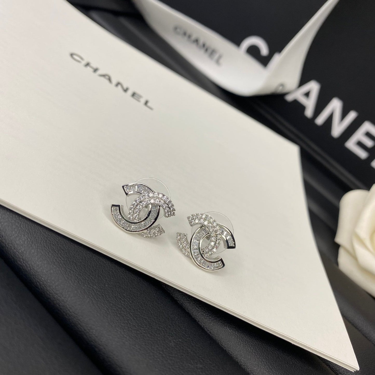 Pendientes de circonita brillantes
