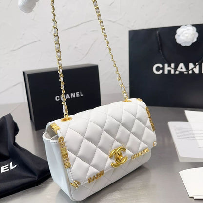 Bolso de cuero con monograma metálico Lucky Charm