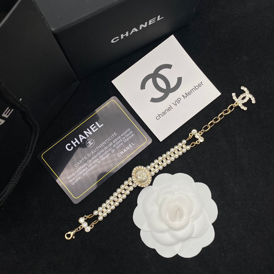 Pulsera de doble fila de perlas y diamantes