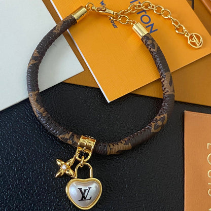 Bracelet en cuir pendentif cœur