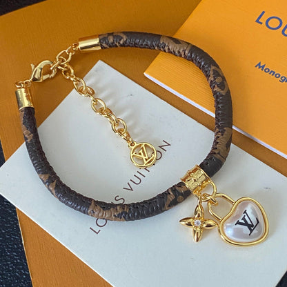 Bracelet en cuir pendentif cœur