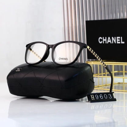 Lunettes à monture à lettre classiques