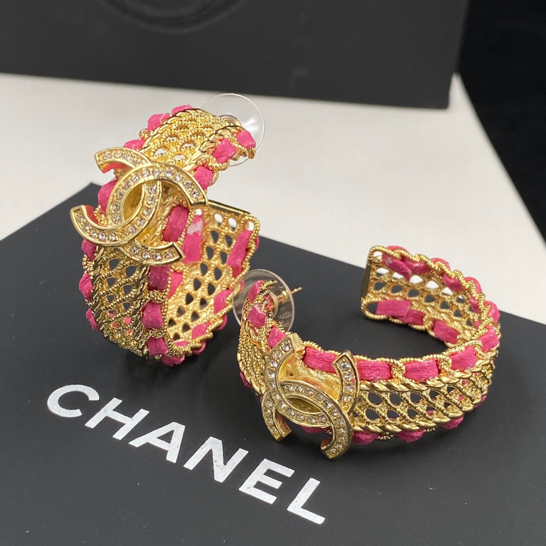 Pendientes de medio aro de cuero rosa