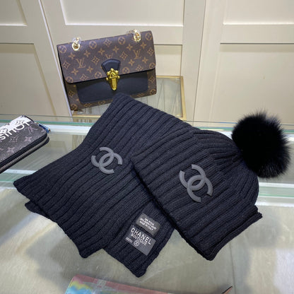 Ensemble Bonnet et Écharpe Tricotés Verticaux Élégants