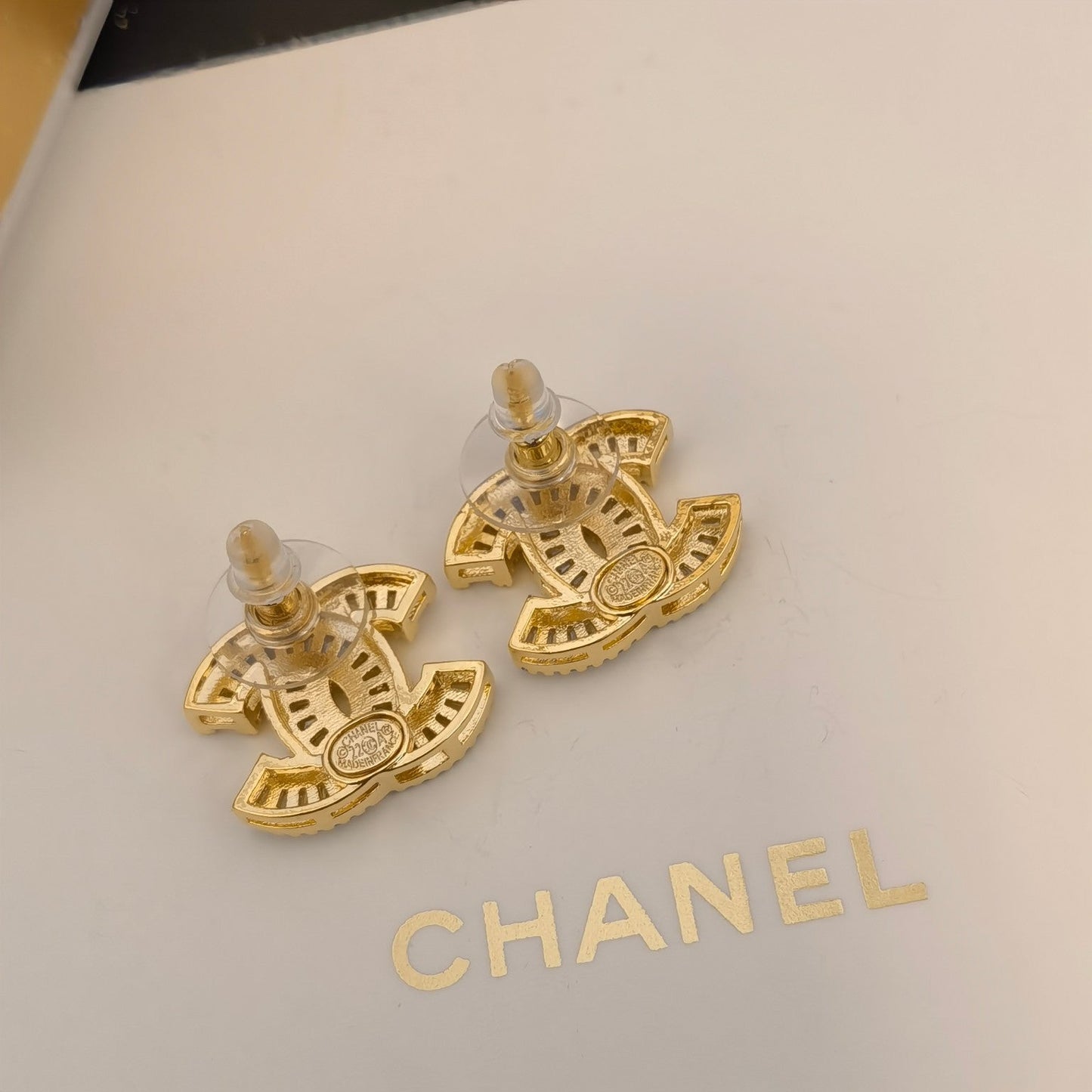 Boucles d'oreilles pendantes femme élégantes et classiques
