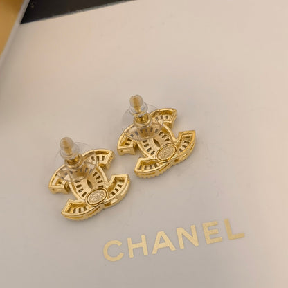 Boucles d'oreilles pendantes femme élégantes et classiques